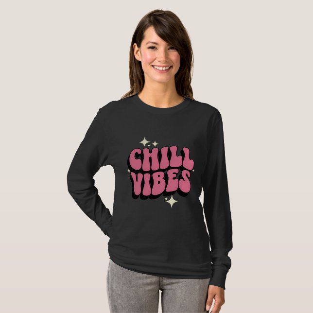 Retro Rosa ’Chill Vibes’ T Shirt (Hel framsida)