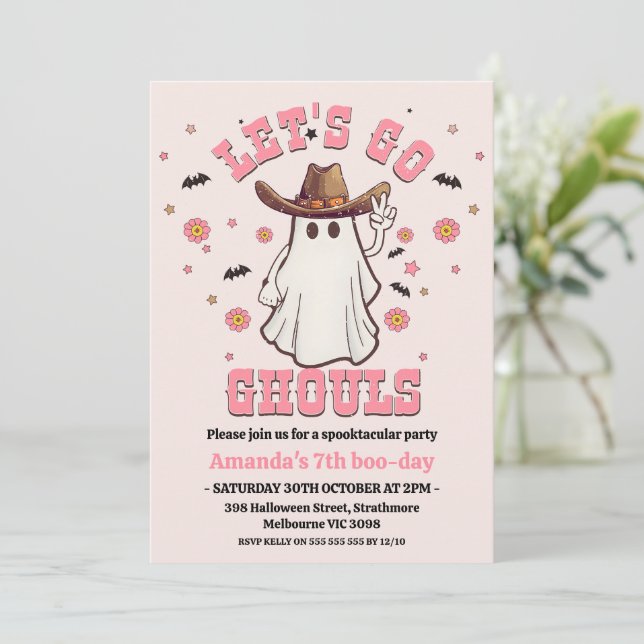 Retro Rosa Cowgirl Go Ghouls Halloween Birthday Inbjudningar (Stående Fram)