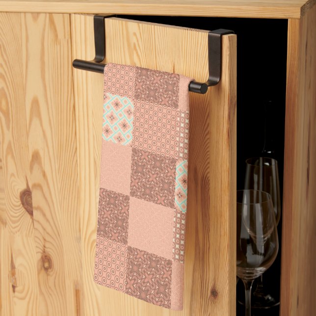 Retro Rosa Lappteknik Kökshandduk (Thirds Fold)