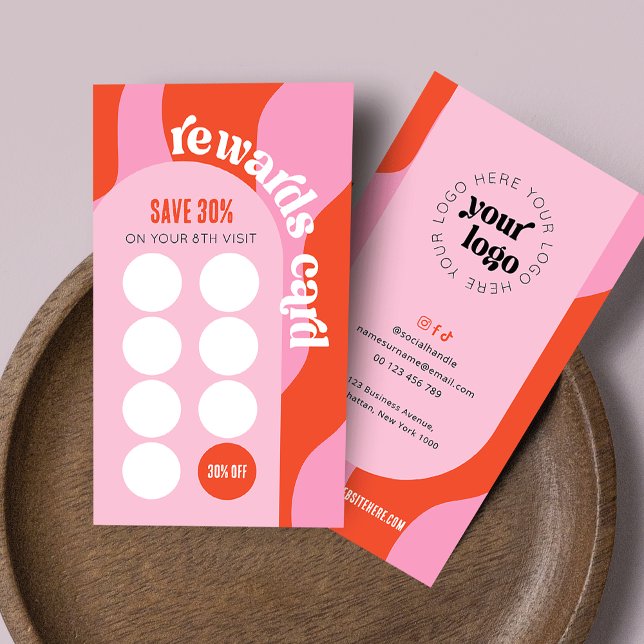 Retro Rosa & Röd Unik Skönhetssalong Nagel Spa Lojalitetskort (Trendy business loyalty cards in red and pink with retro fonts and your logo)