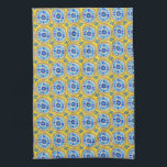 Retro Round Tiles Mexico Daisy Mönster Gult Kökshandduk<br><div class="desc">Dekorera ditt kök med den här hand plockade-retro-runda daisyn mönster handduken. Gör en underbar husuppvärmning eller en bröllop-gåva! Du kan anpassa den och även lägga till text. Kolla min butik efter mycket mer färg och mönster plus matchande artiklar för ditt hem!</div>