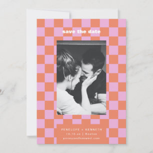 Retro-rutigt mönster Rosa Orange Modern Bröllopsfo Spara Datumet