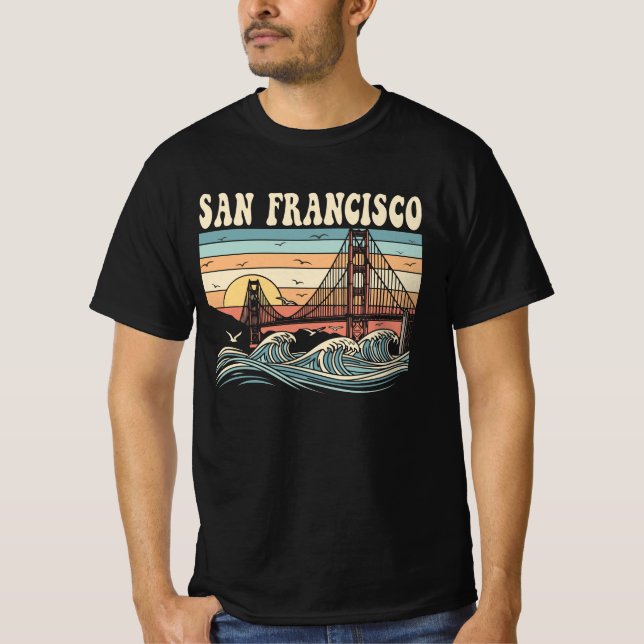 Retro San Francisco Golden Gate Bridge Sunset  T Shirt (Framsida)