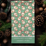 Retro Santa Grönt Personlig Namn jul Kökshandduk<br><div class="desc">Ta med en vintage helgdag till ditt kök med den här Jultomten julhandduken. Den här handduken har en charmerande jultomtdesign på en grönt bakgrund och kan vara personlig med ditt namn för en unik och festlig beröring. Det är perfekt att lägga till helgdag till ditt köksdekorat eller presenting till nära...</div>
