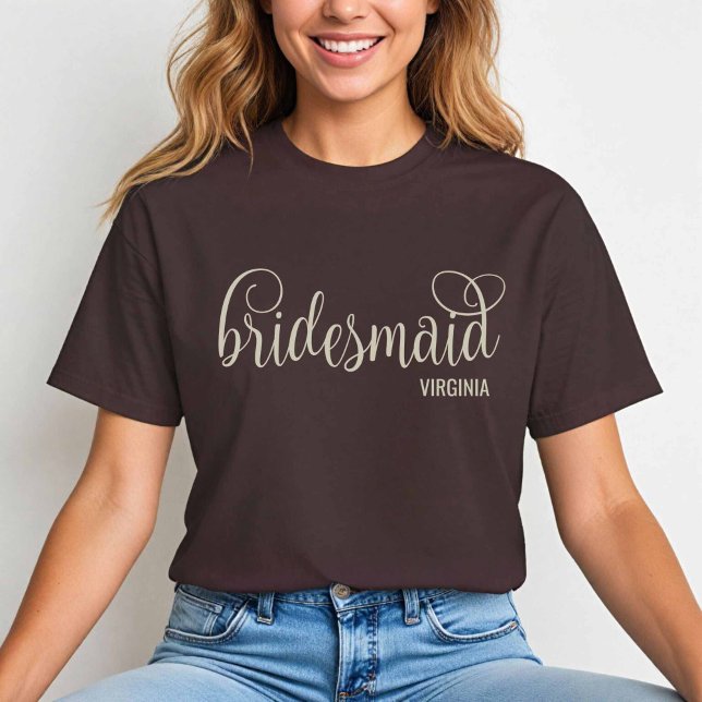 Retro Script Natural på Espresso Brown Bridesmaid T Shirt (Natural on Brown Bridesmaid tshirt)