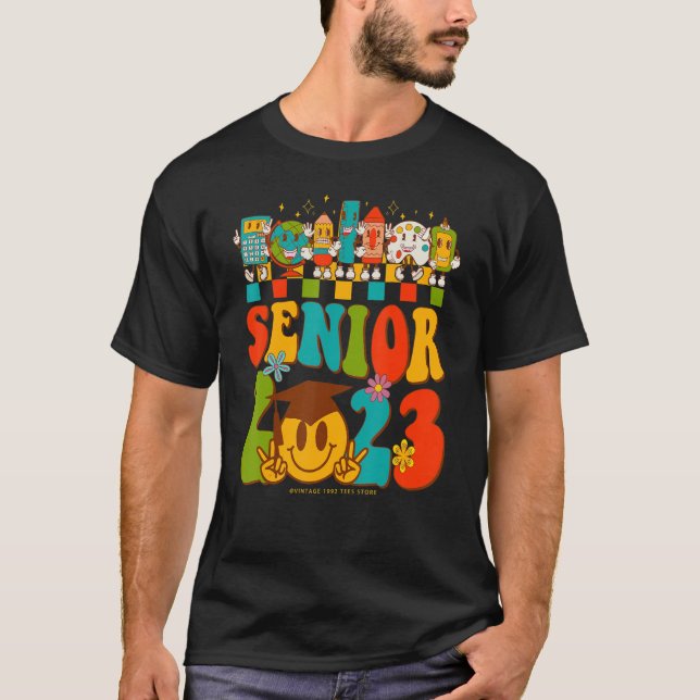 Retro Senior 2023 Groovy Class of 2023 Studenten T Shirt (Framsida)