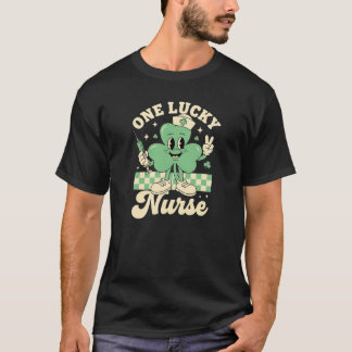 Retro Shamrock-maskotkonst "En lycklig sjuksköters T Shirt