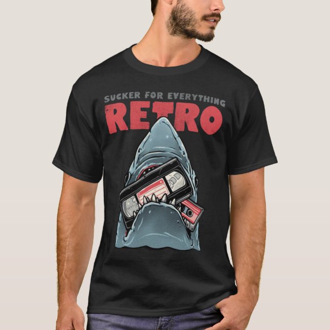 Retro Shark VHS Cassette Tape Funny 80s Nostalgia T Shirt (Framsida)