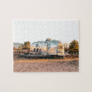 RETRO SILVER CAMPER TRAILER PUSSEL