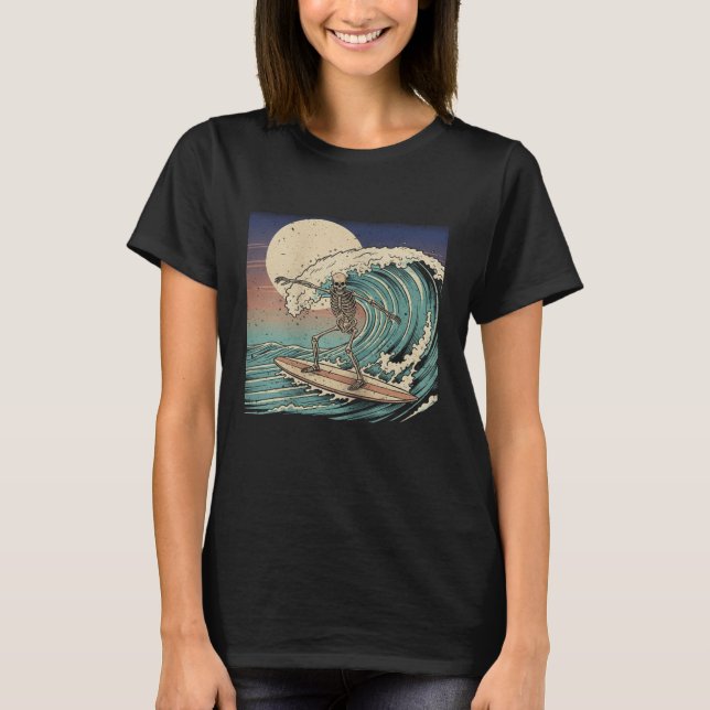 Retro Skeleton Surfer Funny Halloween Beach Wave T Shirt (Framsida)