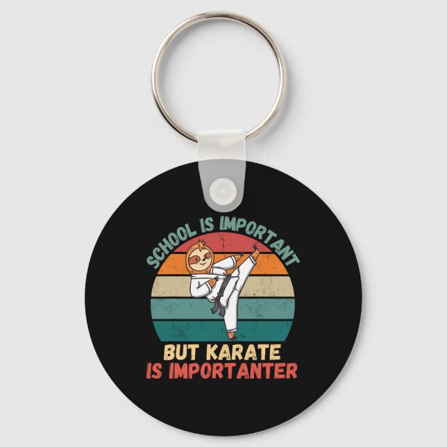 Retro Sloth School är viktigt Karate är viktigt Nyckelring (Framsida)