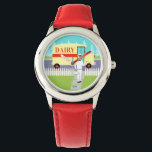 Retro Small Town Milkman Barn Watch Armbandsur<br><div class="desc">Om du har en törst i ett modernt århundrade är Retro Small Town Milkman Barn Watch till dig! 1960-talets stil, minimalistiska konstdesign, har en dedikerad, mjölkman skapar hans morgonronder. Den blondande mannen bär mjölkaktig vit byxor, skjorta och hatt med en svart bukslips, bälte och skor. Denna kalcium- och D-vitaminbärare går...</div>