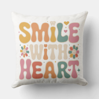 Retro 'Smile With Heart' Throw Pillow - Groovy Den Kudde