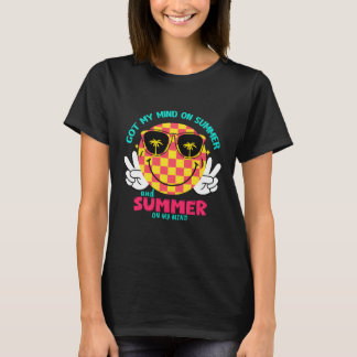 Retro Smiley face Summer Vibes i Beach T Shirt