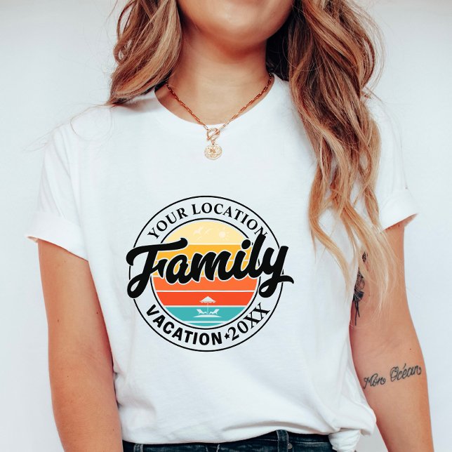 Retro solnedgång familjesemester; Anpassad plats  T Shirt (Skapare uppladdad)