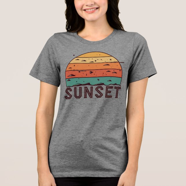Retro Solnedgång Horisont Grafisk T-Shirt (Framsida)