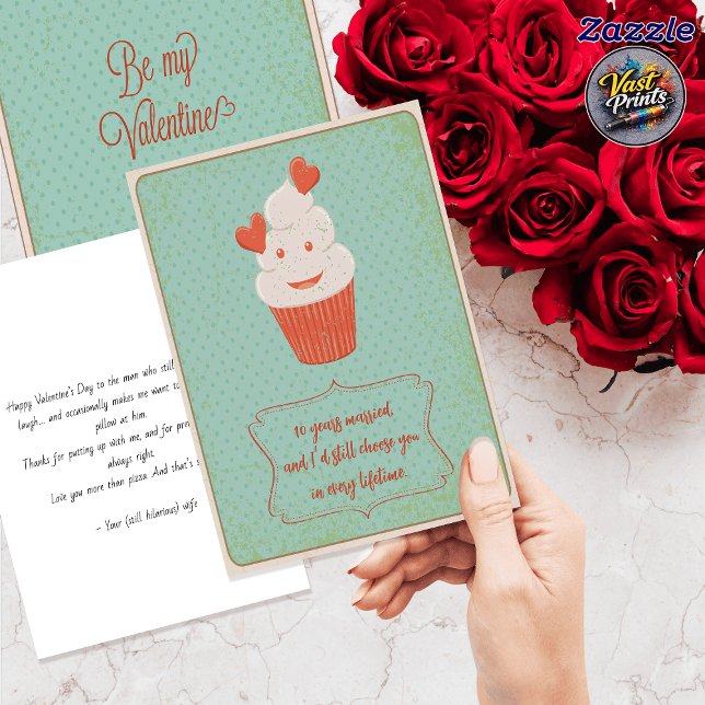 Retro Söt Cupcake Rolig Make Alla Hjärtans Dag Kort (Retro Cute Cupcake Funny Husband Valentine's Day Card)