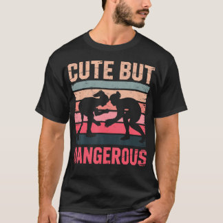 Retro Söt Men Farlig Brottare Tjej T Shirt