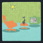 Retro Space Age Kattunge Stone Underlägg<br><div class="desc">Det sägs att hundar har ägare och katter har personal. Kattdjuret på den här Underlägg för Retro Space Age Kattunge Stone kunde inte godkänna mer! 1960-talets minimalistiska konsthantverk i stil har en slank, svart katt i ett modernt vardagsrum i mitten av århundradet. Det sofistikerade rummet har en grönt, en stenvägg....</div>