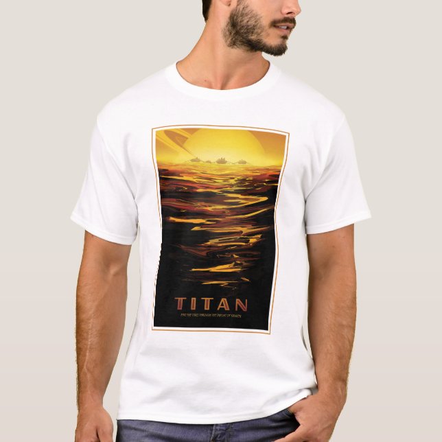 Retro Space Poster-Saturns största Måne, Titan. T Shirt (Framsida)