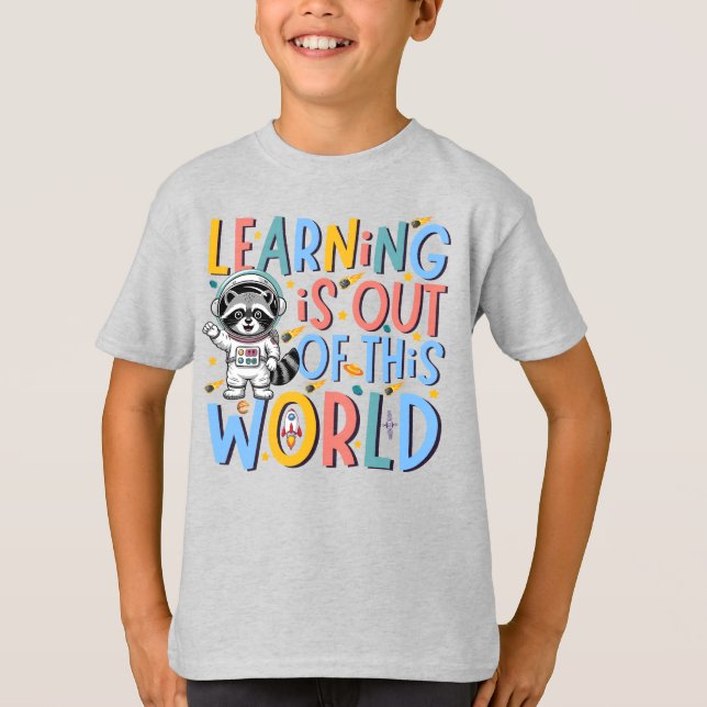 Retro Space Raccoon Learning är ur världen T Shirt (Framsida)