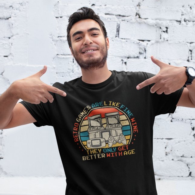 Retro-spel är som Bra Vin - roligt videospel T Shirt (Skapare uppladdad)
