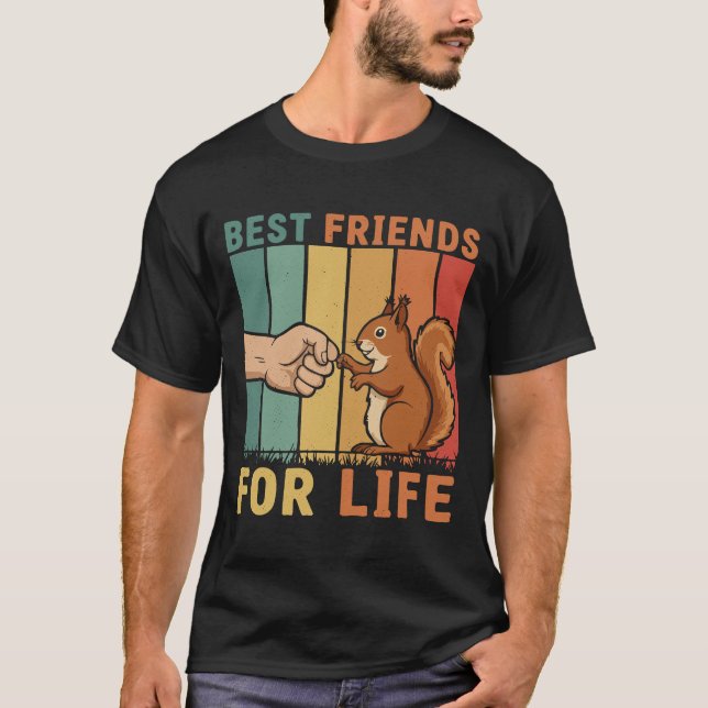 Retro Squirrel Bestie - Fist Bump Forever T Shirt (Framsida)