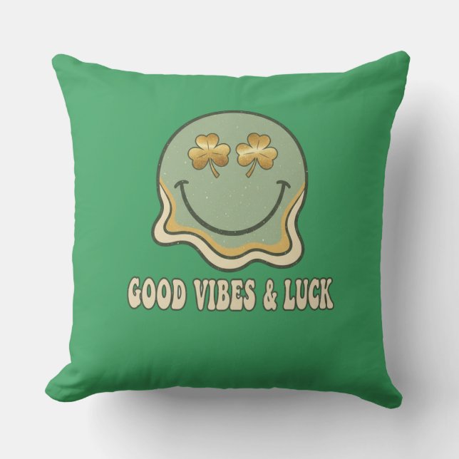 Retro St. Patrick's Day Good Vibes & Luck Smiley  Kudde (Framsida)
