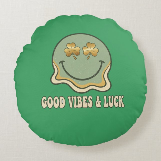 Retro St. Patrick's Day Good Vibes & Luck Smiley  Rund Kudde (Framsidan)