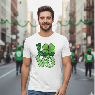 Retro St Patrick's Day Love Clover Green Plaid  T Shirt