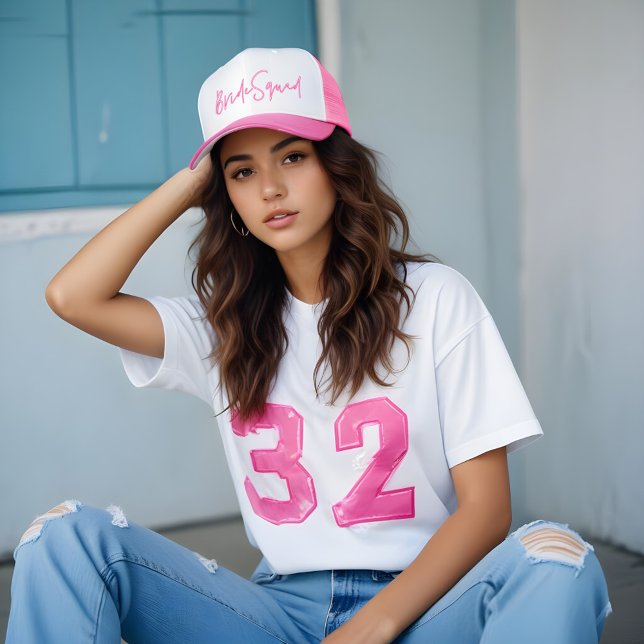 Retro Stil Neon Rosa Bride Squad Script Keps (Retro Style Neon Pink Bride Squad Script Trucker Hat)