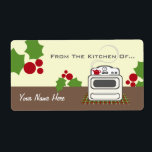 Retro Stove jul från köket... Fraktsedel<br><div class="desc">En etikett med en illustration av en reflexanordning med en röd tekanna sitta på den lämnat brännaren framtill. Stove sitter på en feströd och grönt golv. Bakgrunden i grund är brun. Holly omger design. Texten överst lyder "Från köket av.." Anpassa med ditt namn i grund. Leta efter matchande artiklar som...</div>