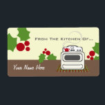 Retro Stove jul från köket... Fraktsedel<br><div class="desc">En etikett med en illustration av en reflexanordning med en röd tekanna sitta på den lämnat brännaren framtill. Stove sitter på en feströd och grönt golv. Bakgrunden i grund är brun. Holly omger design. Texten överst lyder "Från köket av.." Anpassa med ditt namn i grund. Leta efter matchande artiklar som...</div>