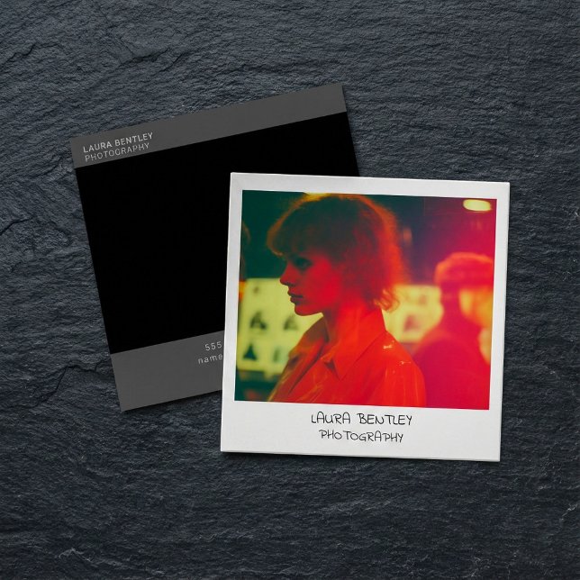 Retro style instant photo square business card fyrkantigt visitkort (Retro style instant photo square business card.)