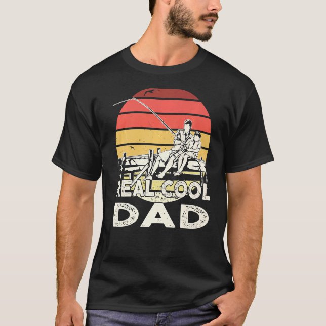 Retro Sunset Fishing Real Coola Pappa T Shirt (Framsida)