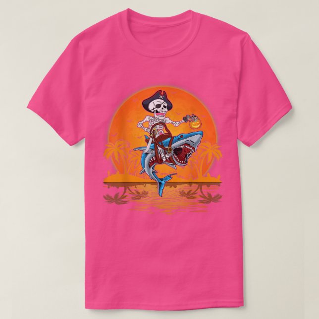 Retro Sunset Skeleton Pirate Riding Shark Hallowee T Shirt (Design framsida)
