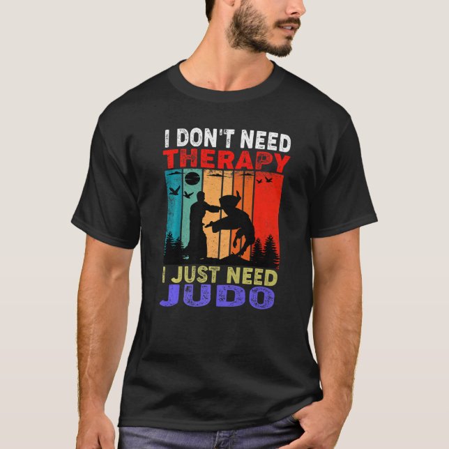 Retro Sunset Slogan I Don't Need Therapy I Just Ne T Shirt (Framsida)