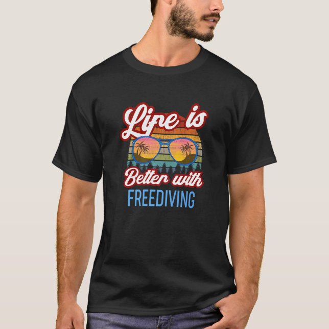 Retro Sunset Slogan   With Freediving T Shirt (Framsida)