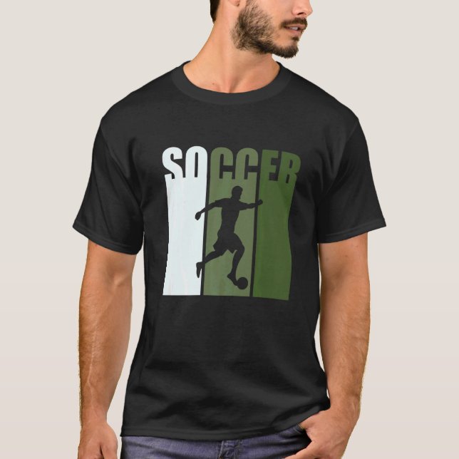 Retro Sunset Soccer Player Green Silhouette T Shirt (Framsida)