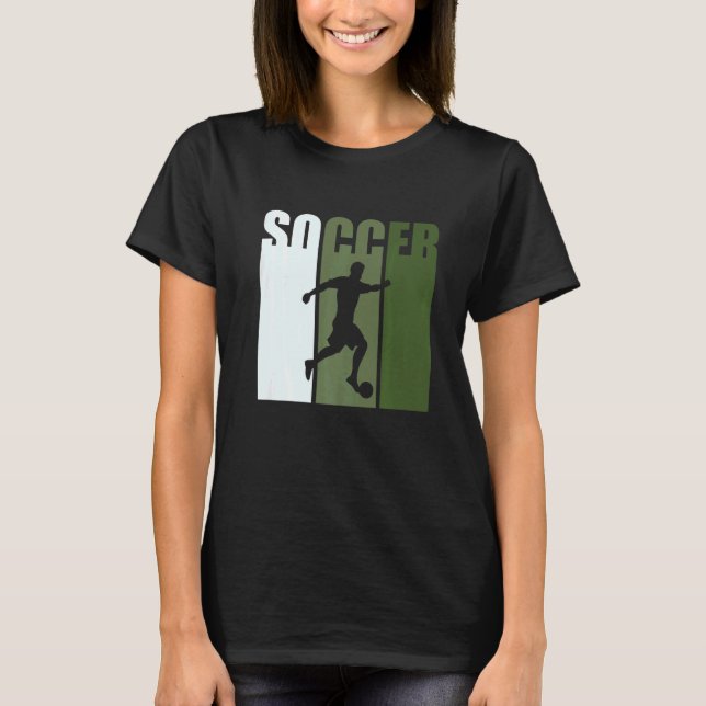 Retro Sunset Soccer Player Green Silhouette T Shirt (Framsida)