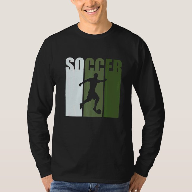 Retro Sunset Soccer Player Green Silhouette T Shirt (Framsida)