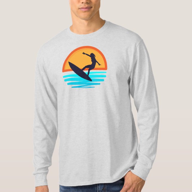 Retro Sunset Surfing _ Vintage Beach Vibes T Shirt (Framsida)