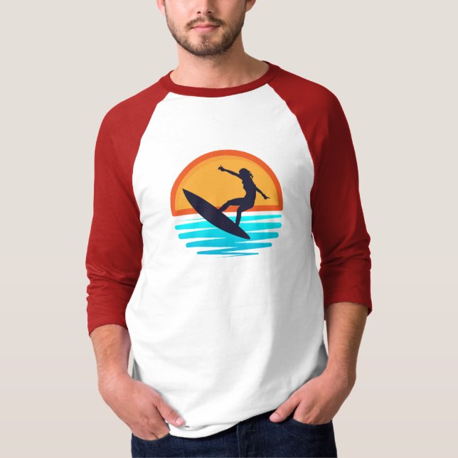 Retro Sunset Surfing _ Vintage Beach Vibes T Shirt (Framsida)