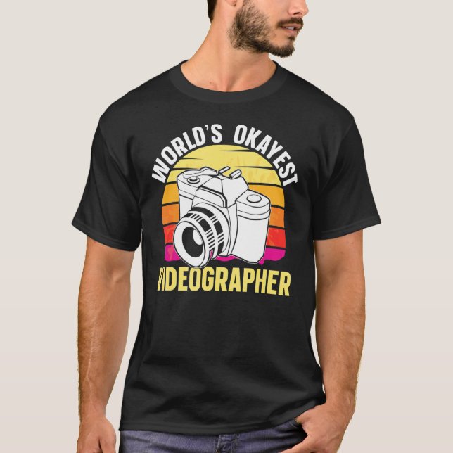 Retro Sunset Videography World Okayest Videograph T Shirt (Framsida)