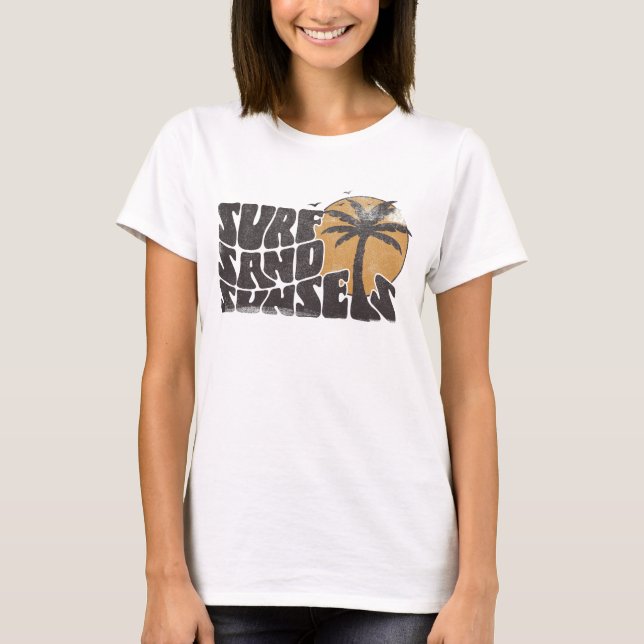 Retro Surfa Sand Sunset Handflatan Träd Beach Vibe T Shirt (Framsida)