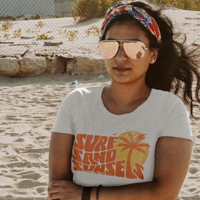 Retro Surfa Sand Sunset Handflatan Träd Beach Vibe T Shirt (Skapare uppladdad)