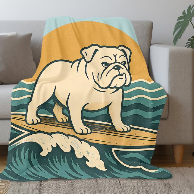 Retro Surfarhund Blå Coastal Surfing Bulldog Konst Fleecefilt (Skapare uppladdad)
