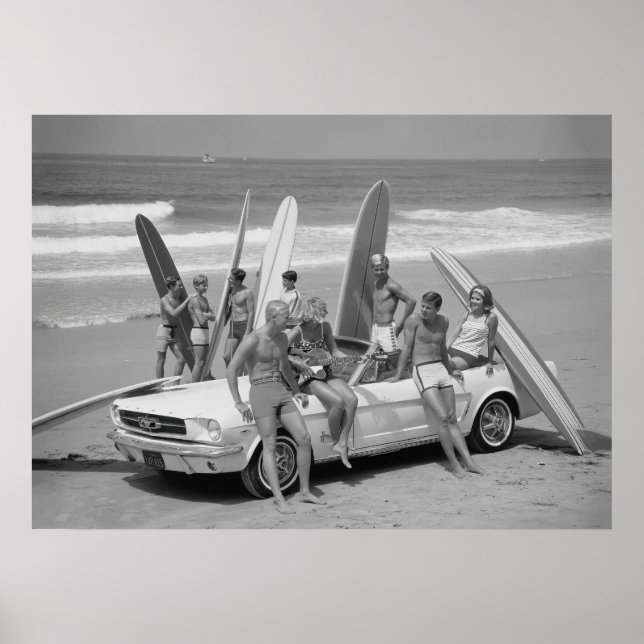 Retro Surfers, Black and White Beach Vintage Poster (Framsidan)