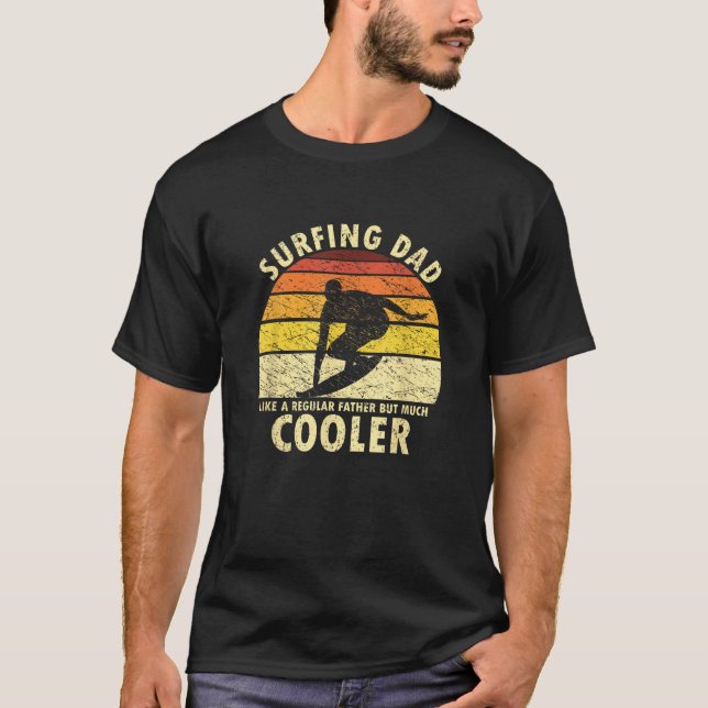 Retro Surfing Pappa Surfer Surfing Surfing Far Man T Shirt (Framsida)