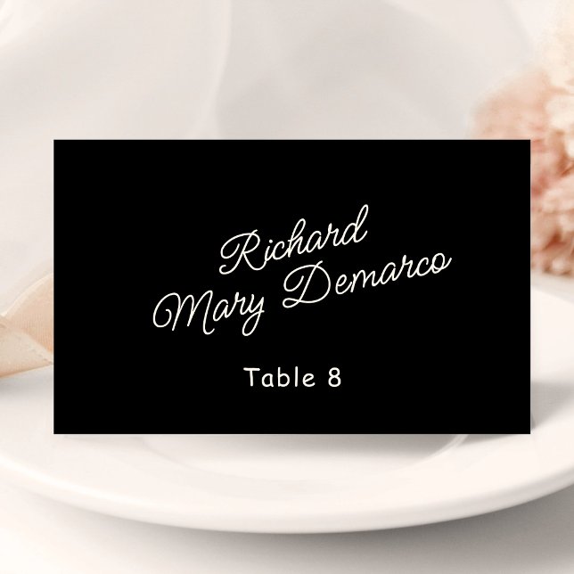 Retro svart & elfenbensvit bröllopsgästnamn placeringskort (Retro black and ivory wedding place card helps guests find seats with timeless elegance.)